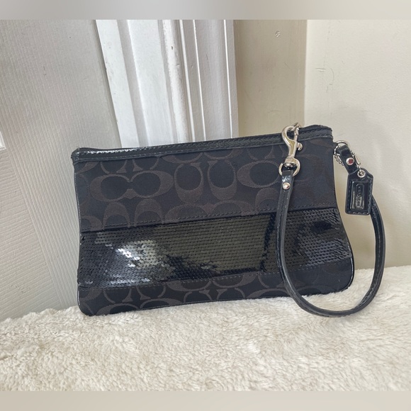 Coach large sequin wristlet EUC - Picture 11 of 11